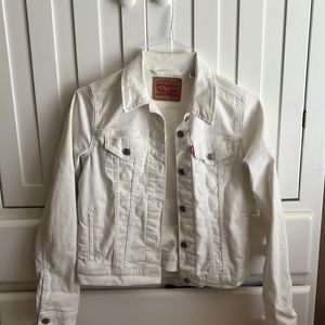 White Levi’s Trucker Denim Jacket